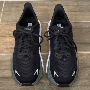 Hoka Arahi 6